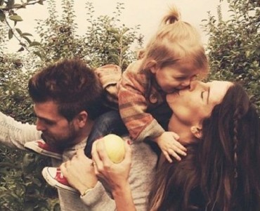 living family kiss love