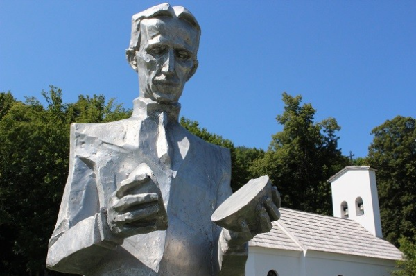 Strange Statues Of Celebrities