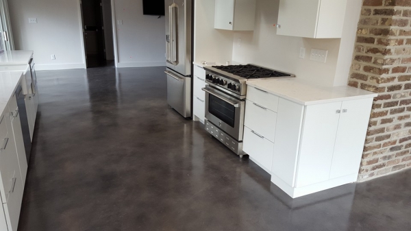 epoxy coating transforming the flooring in a 1970s home by concrete by design