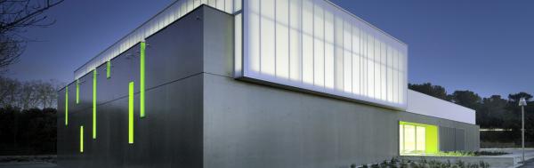twinwall polycarbonate is the ideal glazing material for many outdoor applicatio