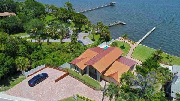 get the best deal for your luxury harmony fl waterfront home with this real esta