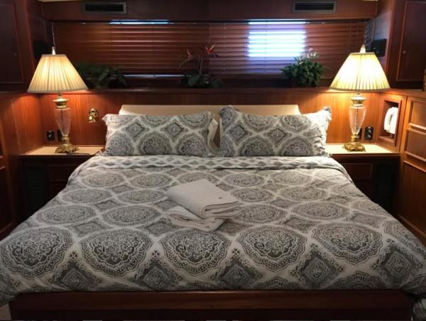 get the best charleston marina boat accommodation on the luxurious southern comf