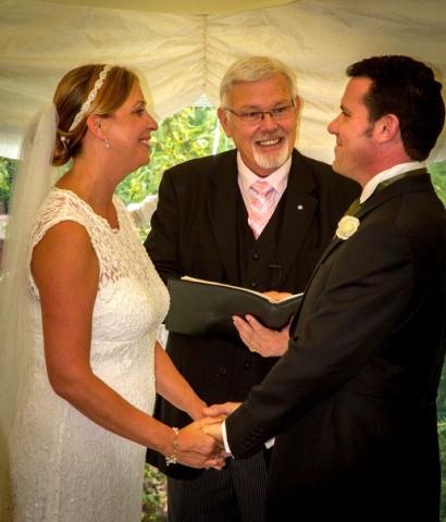 get the best uk luxury wedding officiant for your perfect bespoke ceremony