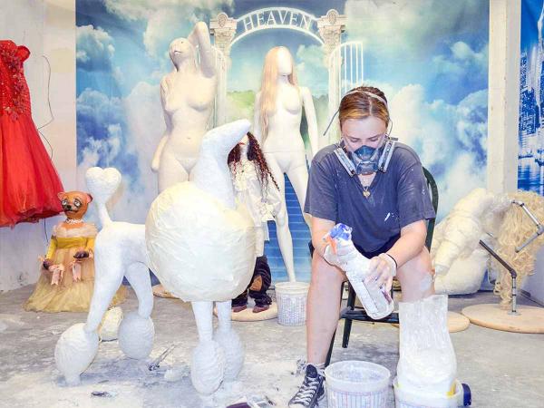 get the best curator advisory services for buying amp selling original art