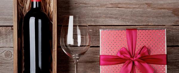 holiday corporate gift giving ideas custom label wine