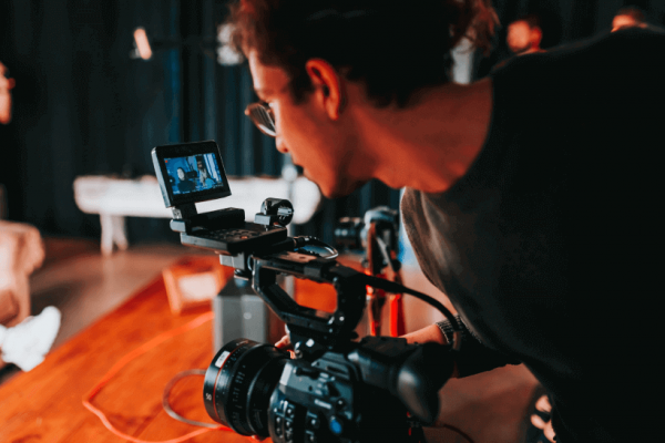 learn how to make documentaries in a week with this filmmaking crash course