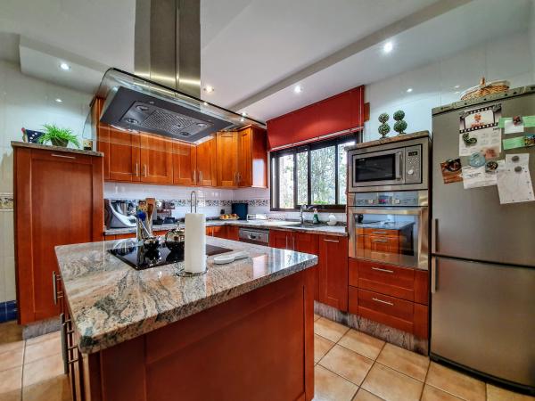 get the best real estate services for property buyers and sellers in tenerife