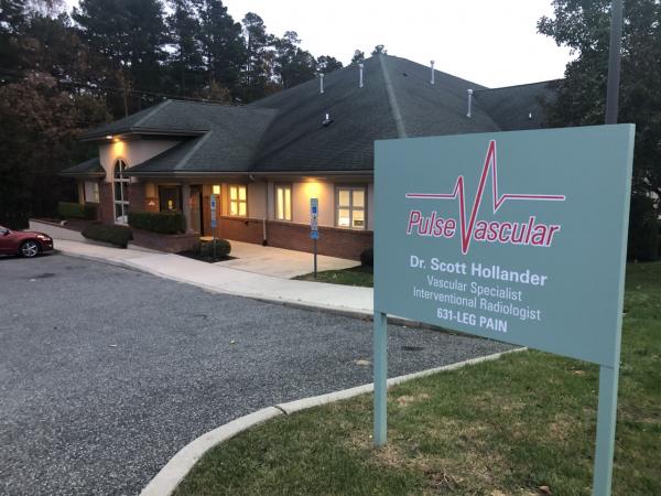 get minimally invasive treatments for pad with dr scott hollander